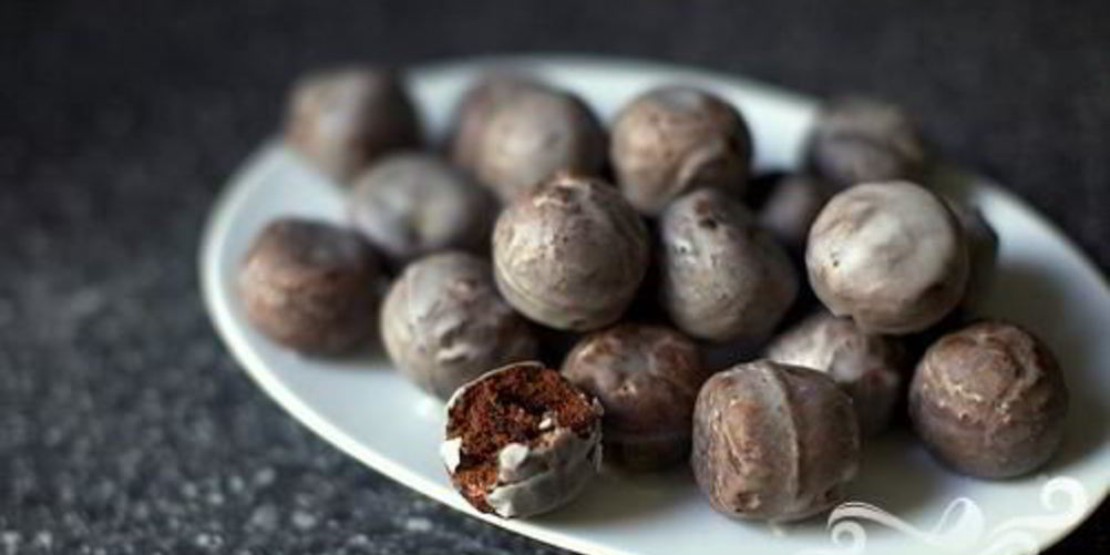 Как приготовить шоколадные пончики в глазури