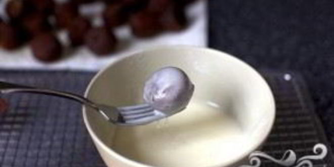 Рецепт шоколадных пончиков в глазури