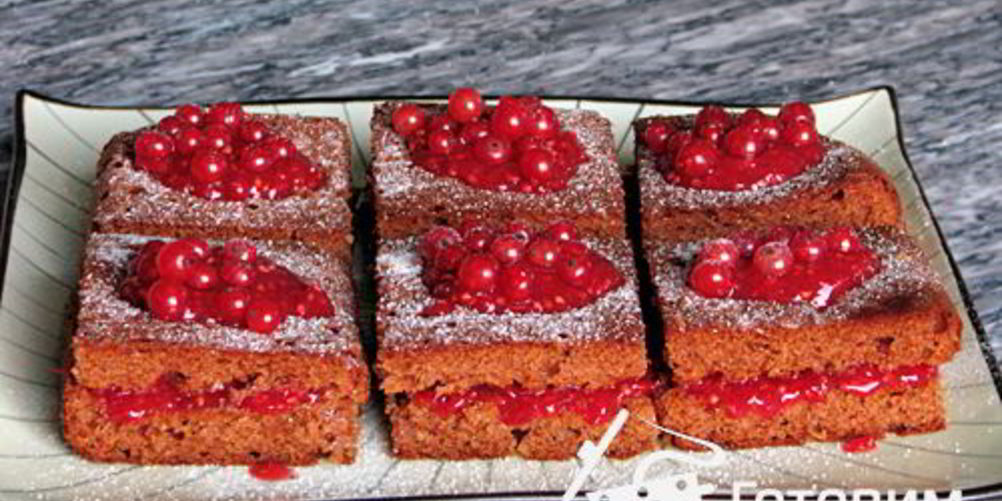 Как приготовить пряничные квадратики с красной смородиной