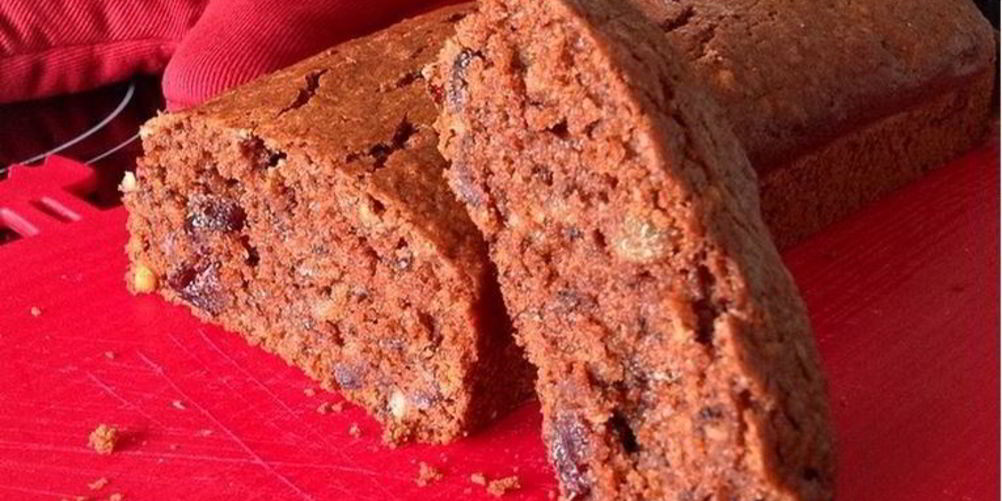 Как приготовить шоколадно-медовую коврижка с изюмом и орехами