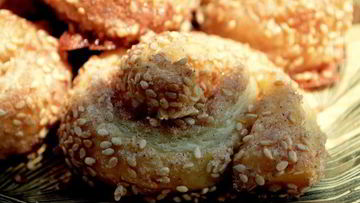 Рецепт Рулетиков с золотистым кунжутом