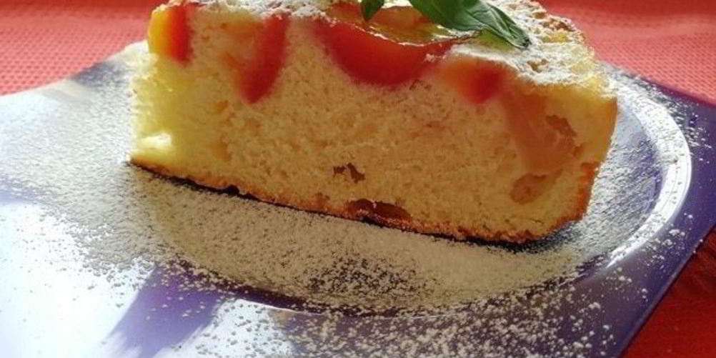 Как приготовить классическую шарлотку с яблоками и нектаринами