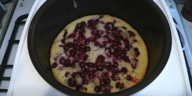 Рецепт пирога с вишней в мультиварке типа шарлотка
