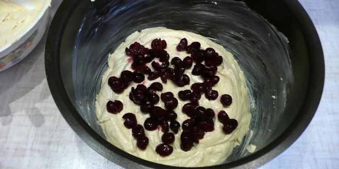 Рецепт пирога с вишней в мультиварке типа шарлотка