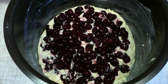 Рецепт пирога с вишней в мультиварке типа шарлотка