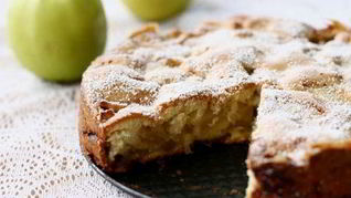 Рецепт Простой шарлотки с яблоком в духовке