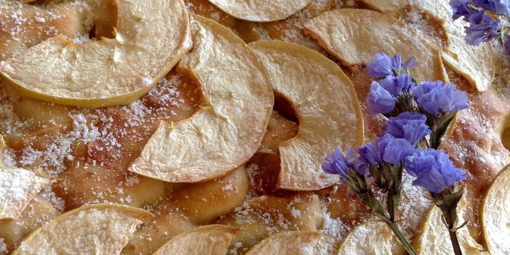 Как приготовить шарлотку без яиц