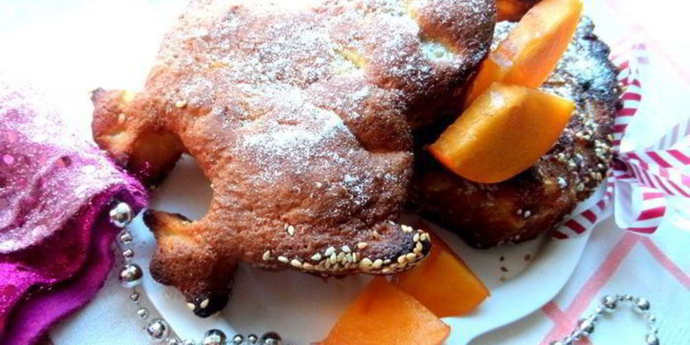 Как приготовить шарлотку с ананасом и хурмой