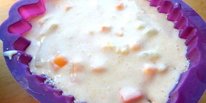 Рецепт шарлотки с ананасом и хурмой