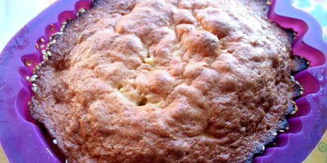 Рецепт шарлотки с ананасом и хурмой