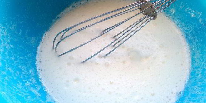 Рецепт шарлотки с ананасом и хурмой