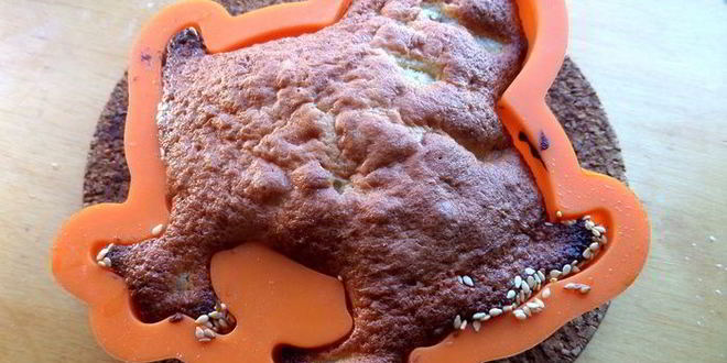 Рецепт шарлотки с ананасом и хурмой