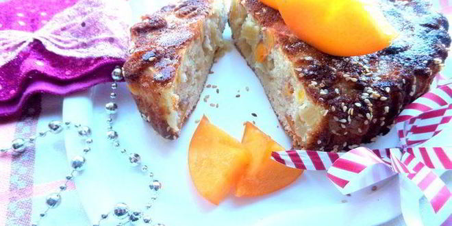 Рецепт шарлотки с ананасом и хурмой