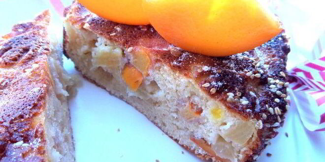 Рецепт шарлотки с ананасом и хурмой