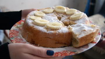 Рецепт Шарлотки с бананами и вишней