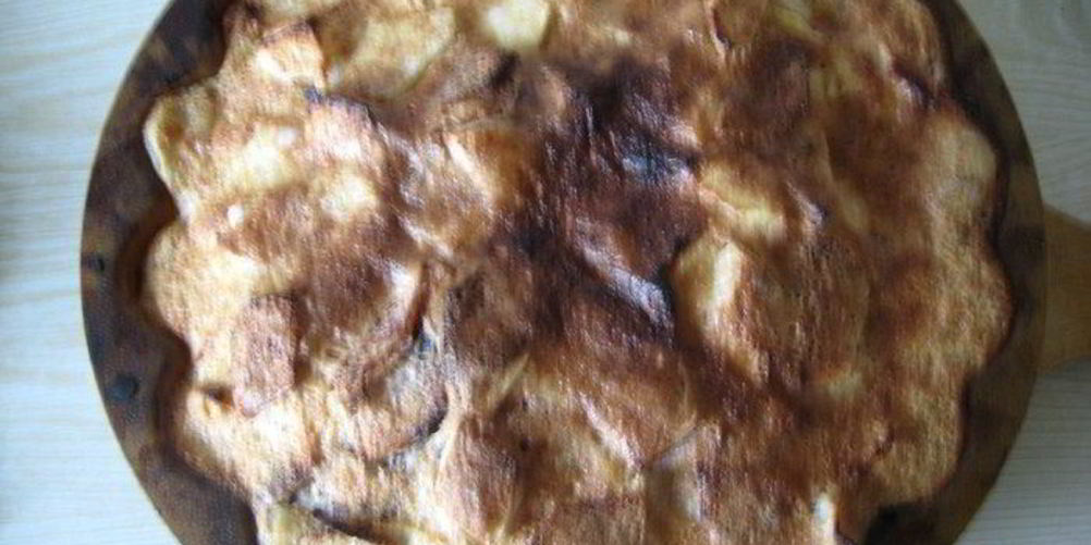 Как приготовить шарлотку с безе