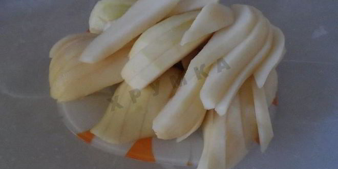 Рецепт шарлотки с грушами в мультиварке