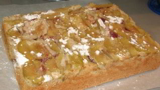 Рецепт Шарлотки с клубникой и яблоками