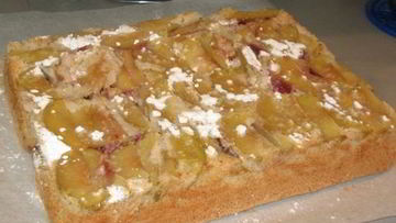 Рецепт Шарлотки с клубникой и яблоками