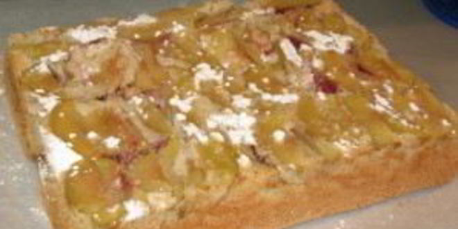 Рецепт шарлотки с клубникой и яблоками