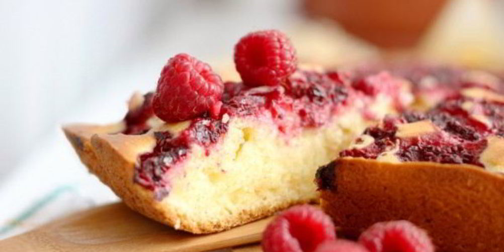 Как приготовить шарлотку с малиной