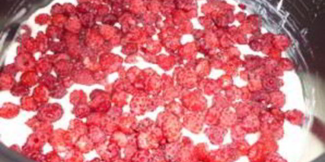 Рецепт шарлотки с малиной