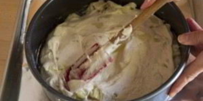 Рецепт шарлотки с манкой и яблоками