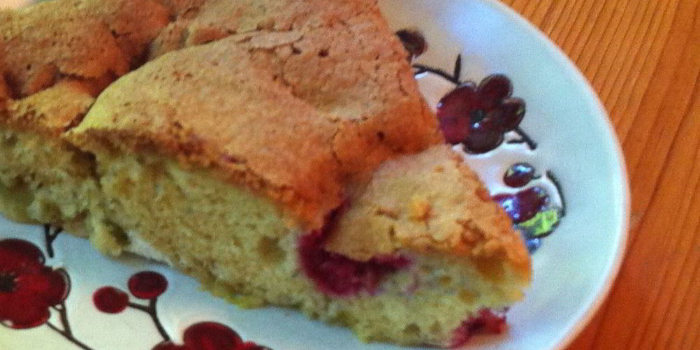 Как приготовить шарлотку с ревенем