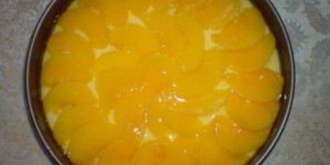 Рецепт шарлотки с яблоками и персиками