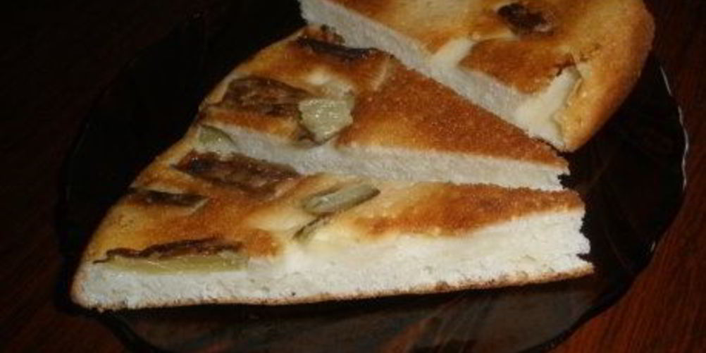 Как приготовить шарлотку с яблоками и ревенем