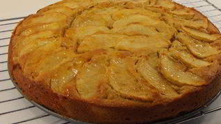 Рецепт Шарлотки с яблоками и сметаной