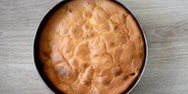 Рецепт шарлотки с яблоками и вишней