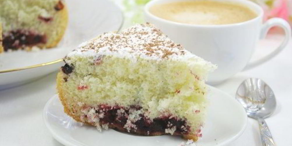 Как приготовить шарлотку с ягодами в мультиварке