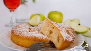 Рецепт Шарлотки со сгущенкой и яблоками