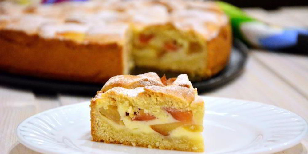 Как приготовить шарлотку в сметанной заливке