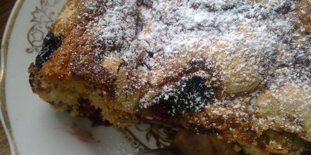 Как приготовить вишневую шарлотку