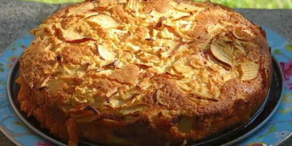 Как приготовить яблочную шарлотку на сидре