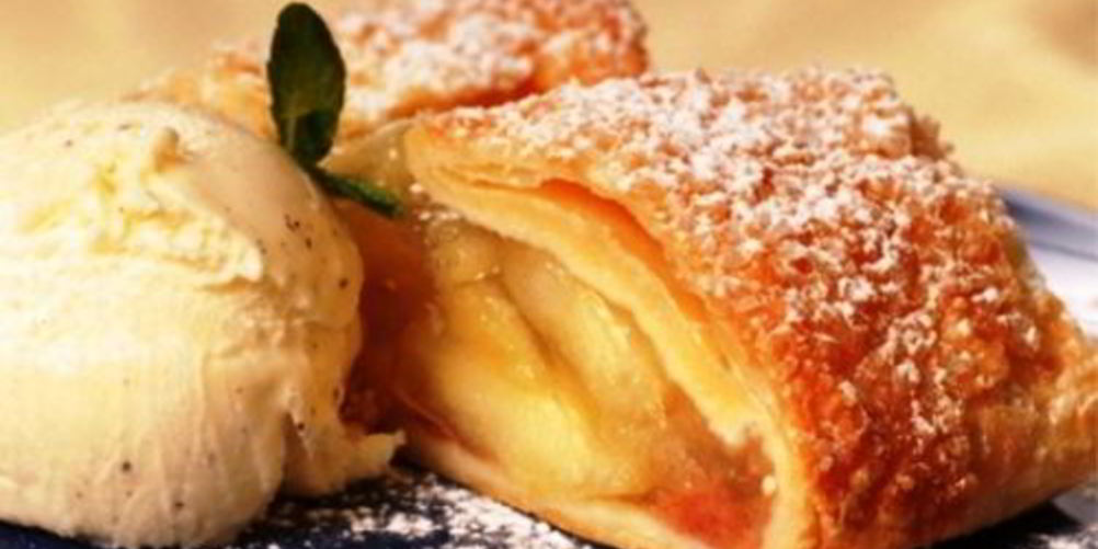 Как приготовить ленивого штруделя с яблоком и корицей