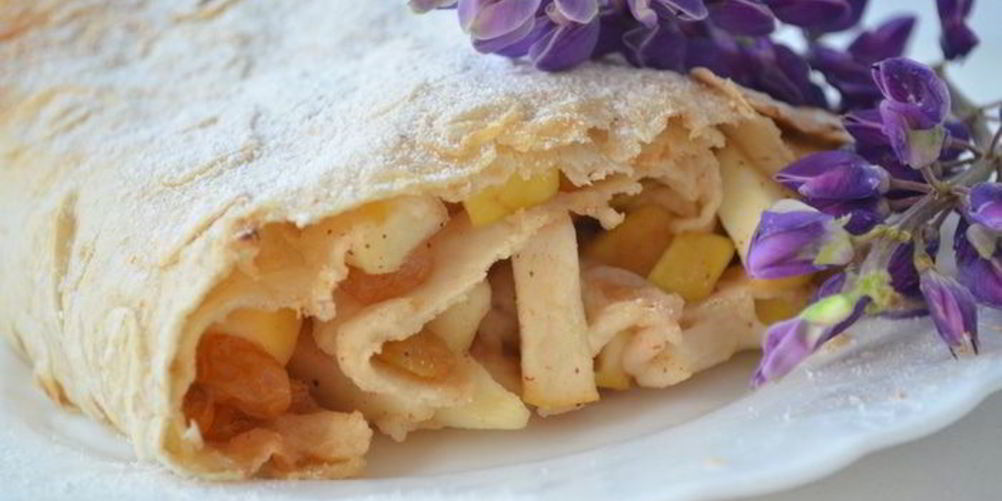 Как приготовить ленивого яблочного штруделя