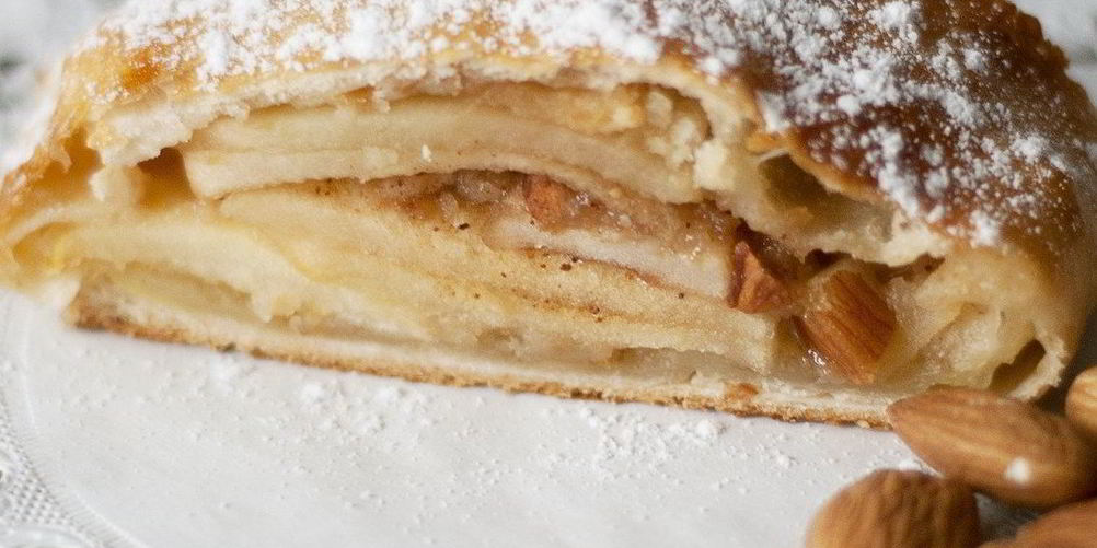 Как приготовить незатейливого яблочного штруделя