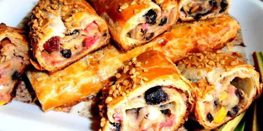 Как приготовить штруделя из ревеня и изюма