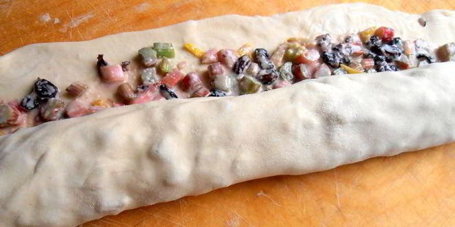 Рецепт штруделя из ревеня и изюма