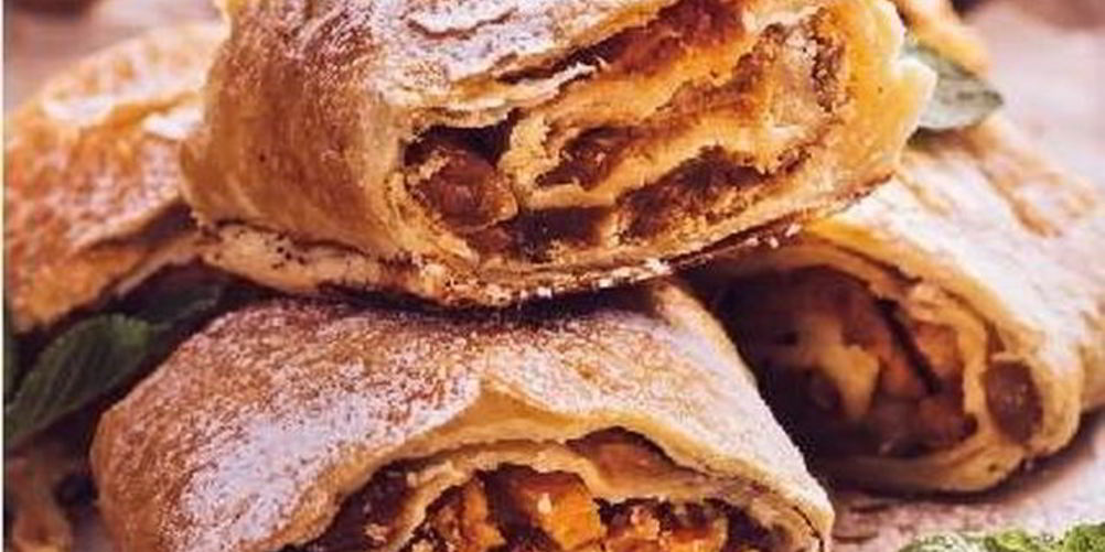 Как приготовить штруделя из сухофруктов в пряничном соусе