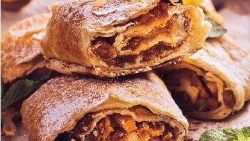 Рецепт Штруделя из сухофруктов в пряничном соусе