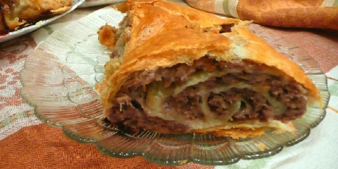 Рецепт штруделя с мясом из слоеного теста