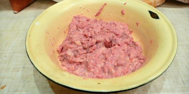 Рецепт штруделя с мясом из слоеного теста