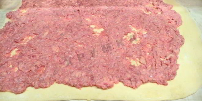 Рецепт штруделя с мясом из слоеного теста