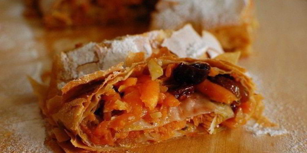 Как приготовить штруделя с тыквой, изюмом и вяленой вишней