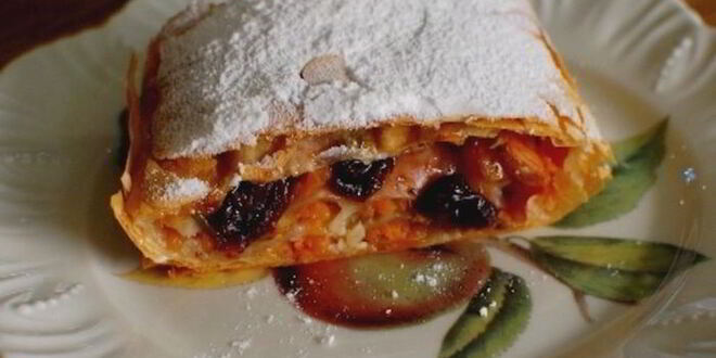 Рецепт штруделя с тыквой, изюмом и вяленой вишней