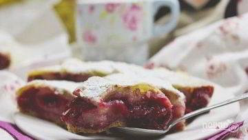 Рецепт Штруделя с вишней из слоеного теста